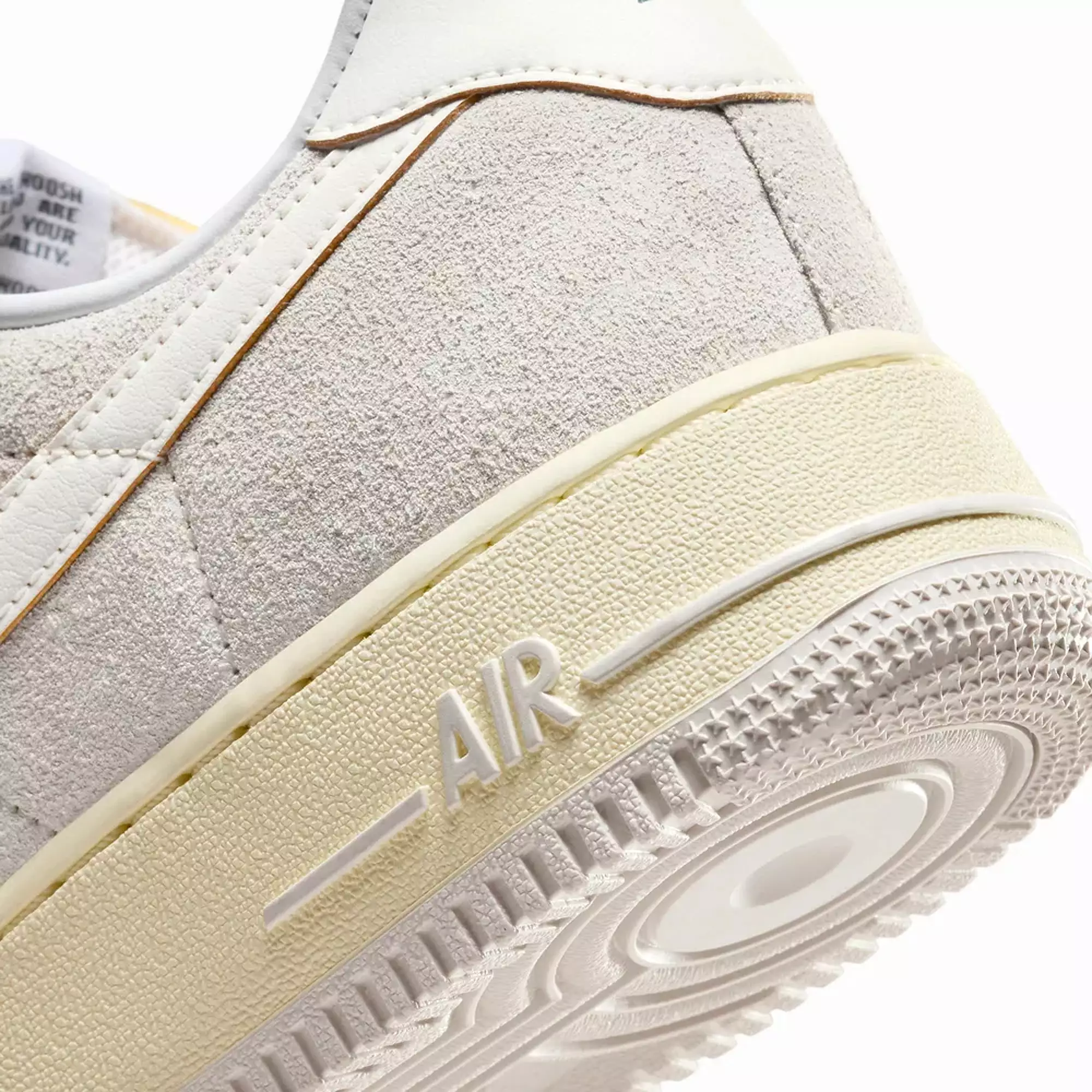 AIR FORCE 1 '07 'LT OREWOOD BRN/SAIL-COCONUT MILK'