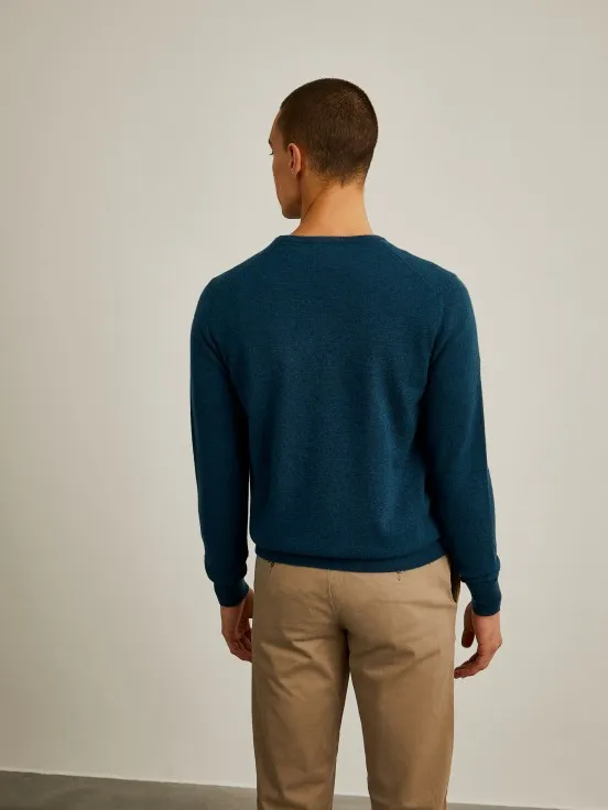 Long-sleeved wool sweater