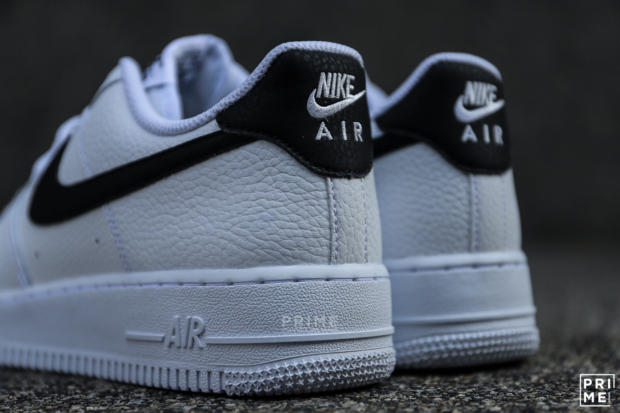 NIKE    Air Force 1 07 White Black Pebbled Leather (CT2302 100)