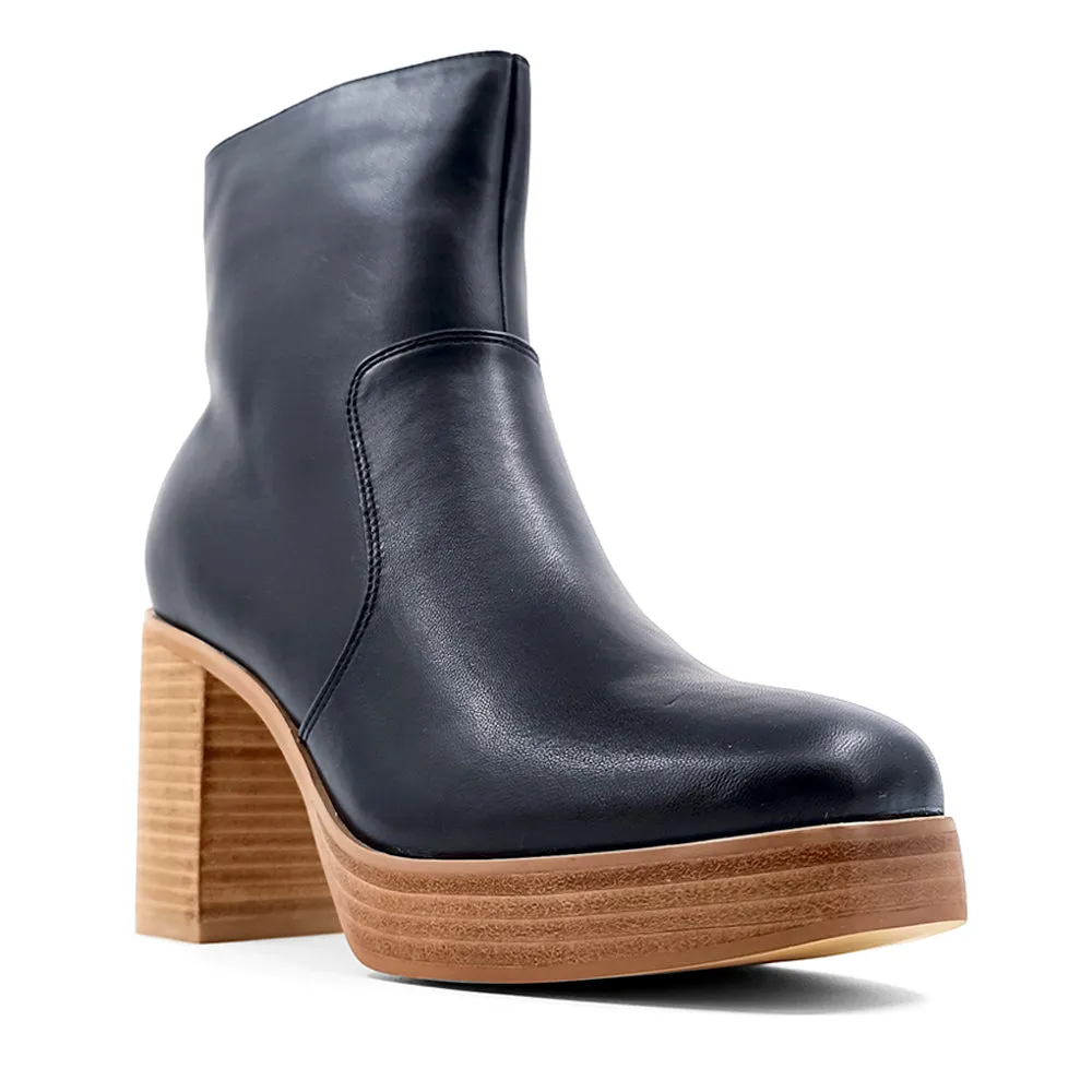 Vernita Round Toe Platform Boots